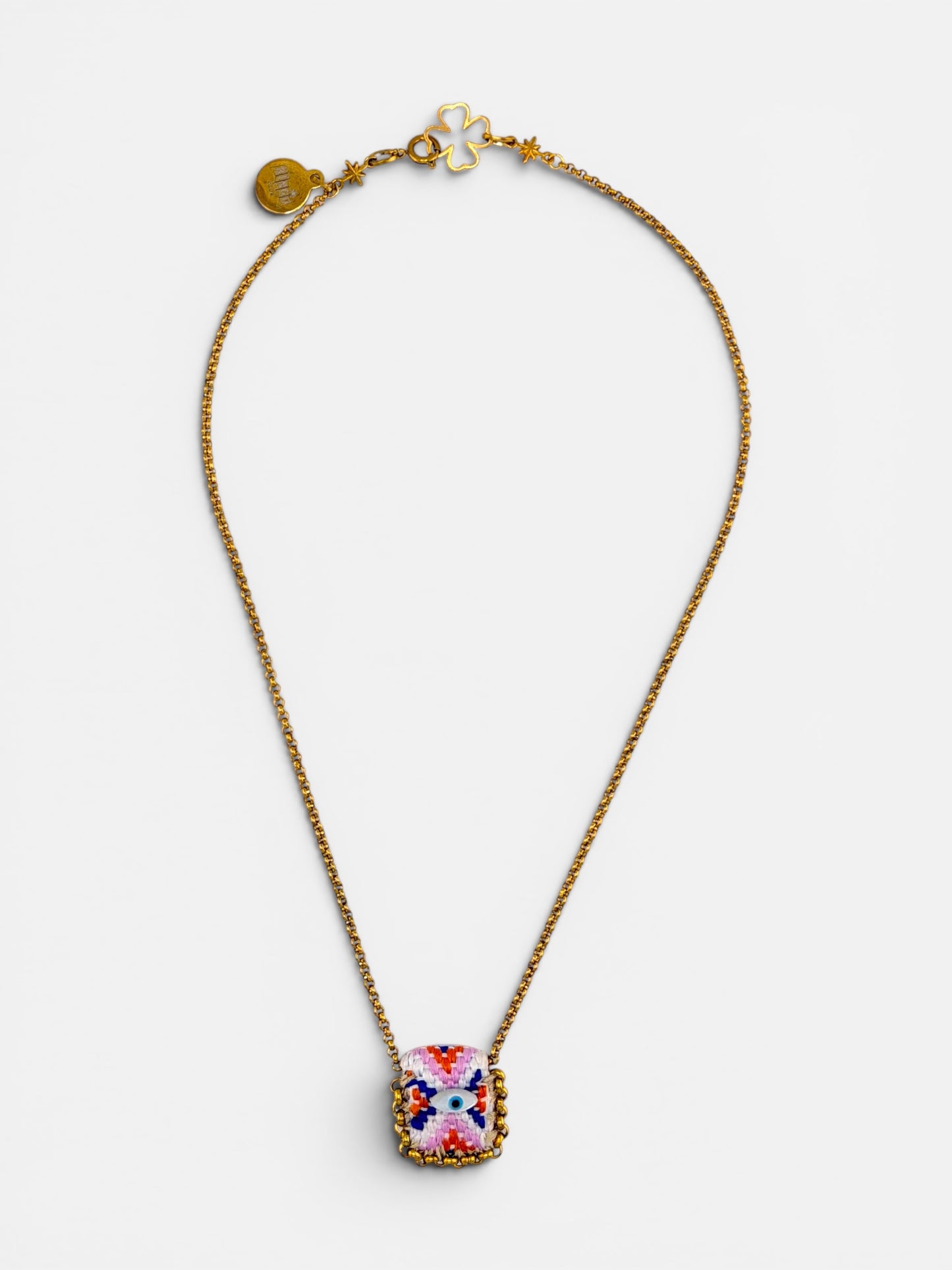 Collier œil porte-bonheur Bingo Ojo Coral Fever, tissage corail, rouge et blanc, œil en nacre, chaîne acier inoxydable doré, fait main