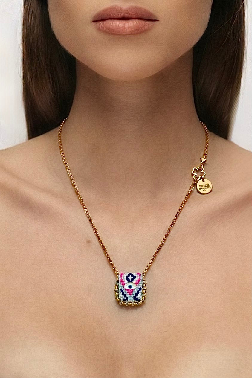 Collier œil porte-bonheur Bingo Ojo Frida, tissage rose, bleu marine et menthe, œil en nacre, chaîne acier inoxydable doré, fait main