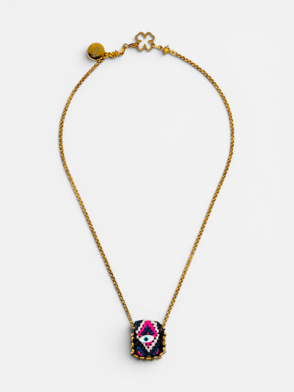 Collier œil porte-bonheur Bingo Ojo Nocturne, tissage bleu nuit et fuchsia, œil en nacre, chaîne acier inoxydable doré, fait main