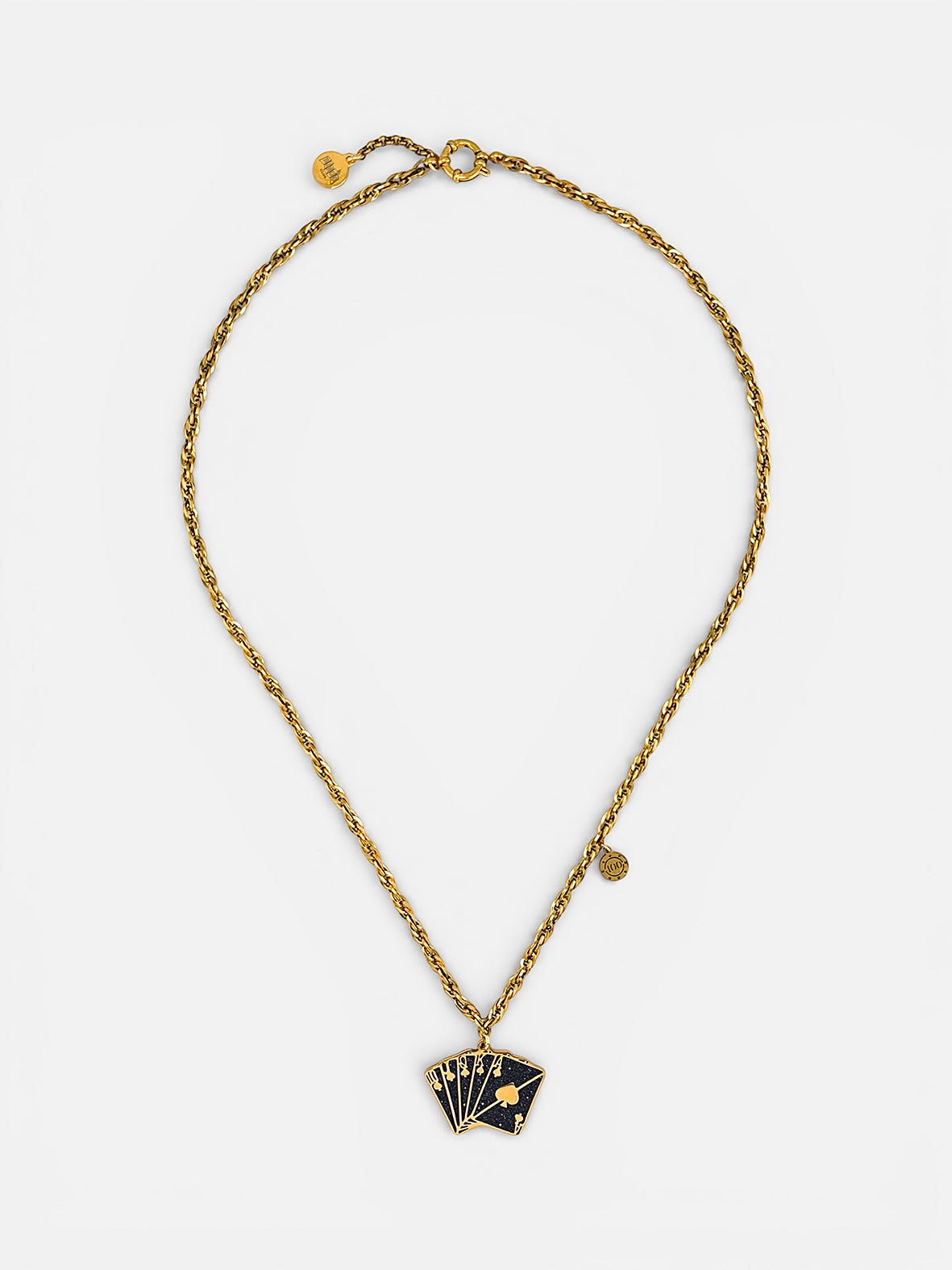 Collier médaille dorée La Quinte Bingo Club bijou main maîtresse