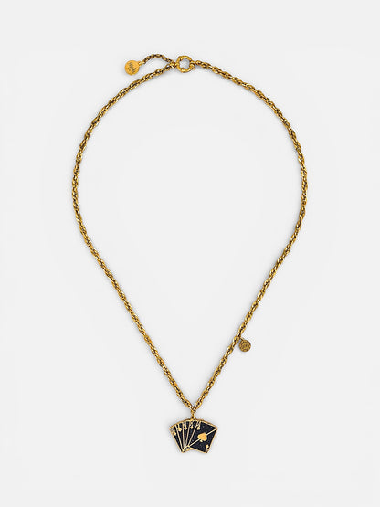 Collier médaille dorée La Quinte Bingo Club bijou main maîtresse